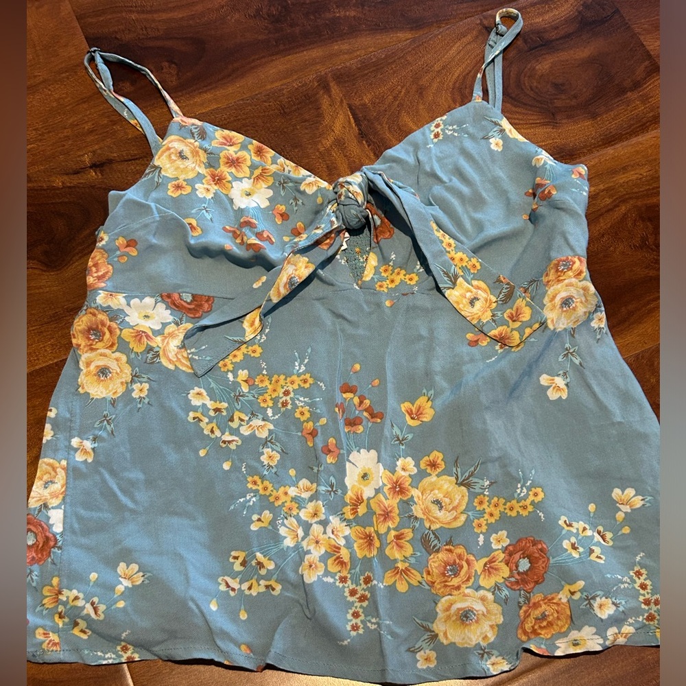 O’Neill summer top.. EUC.. size XS